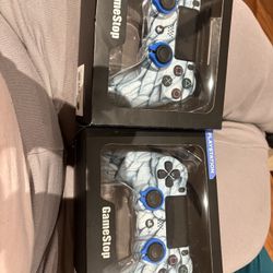 2 ps4 remotes