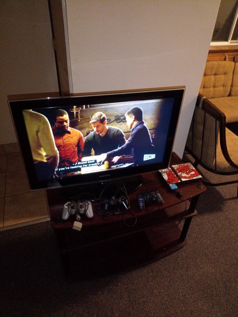 32' Tv Samsung PS2 Games Remotes