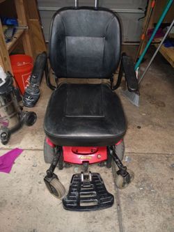 JAZZY PRIDE 6 WHEEL MOBILITY SCOOTER