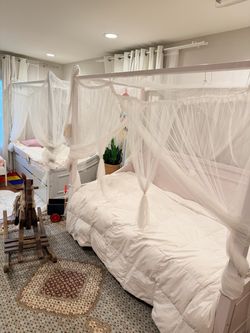 Kids twin beds (2)