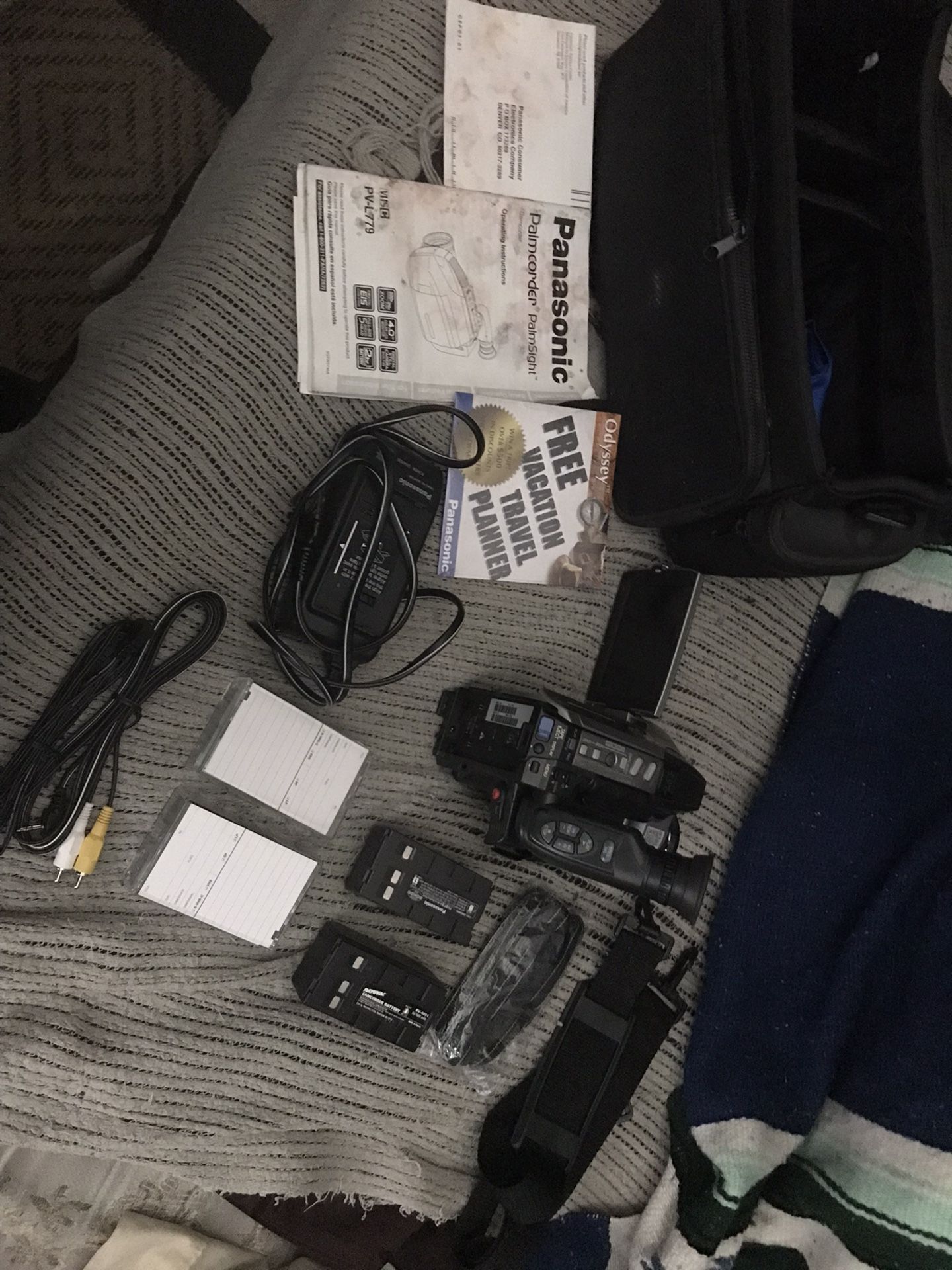 Very Nice Hand Cam Corder With Tapes Carrying Case Two Batteries Charger Paperwork Etc. Everything Goes For $80 Firm