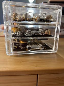 ✨ Chic Acrylic Jewelry Organizer