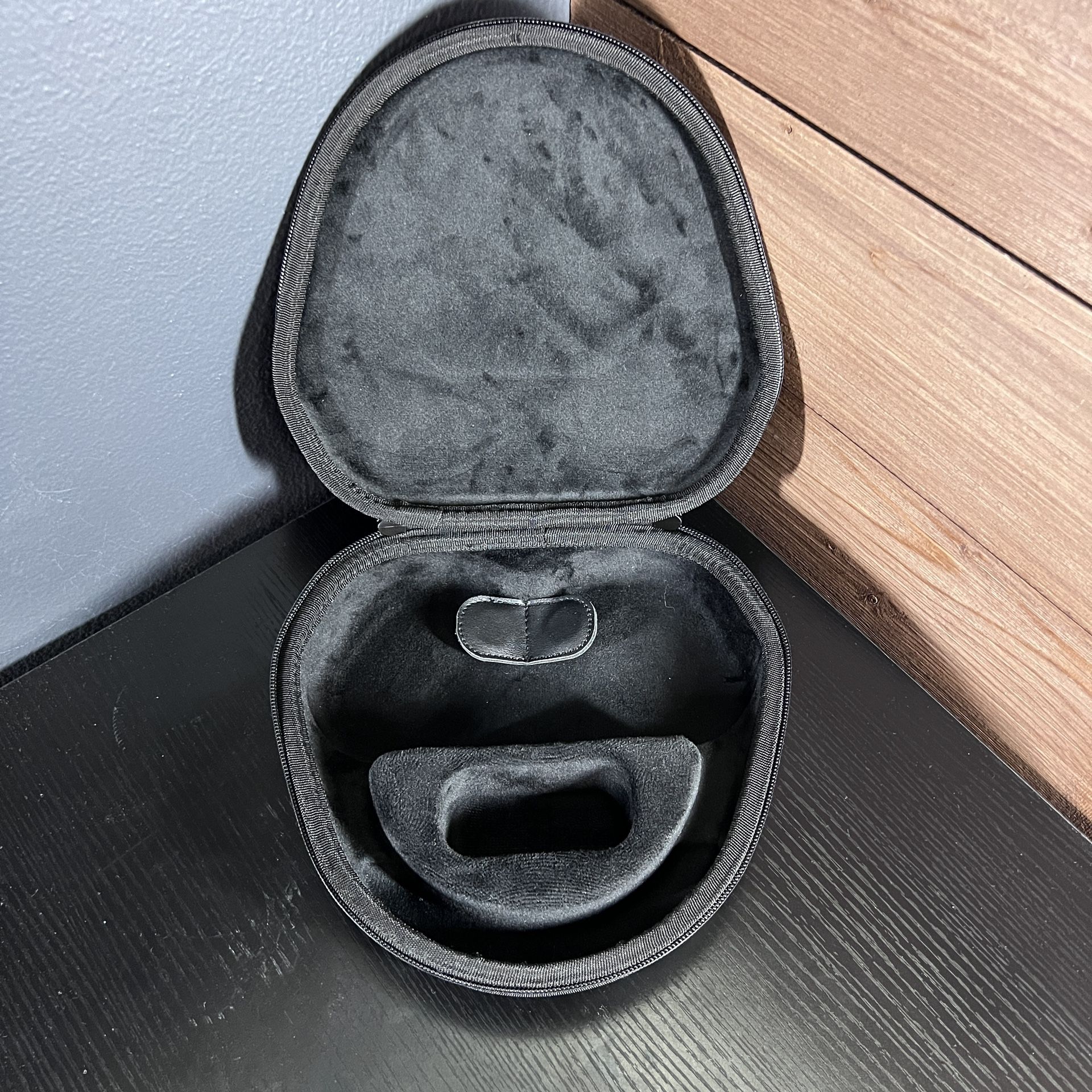 Apple AirPods Max Case