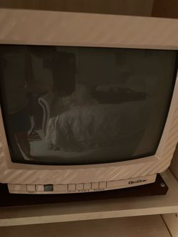 Vintage Quasar Cream 10 “ Color TV & Remote