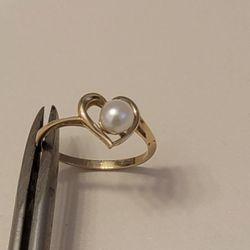10k Gold Ring With Pearl