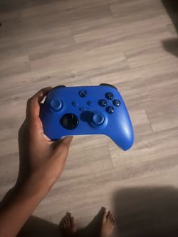 Blue Xbox controller with battery