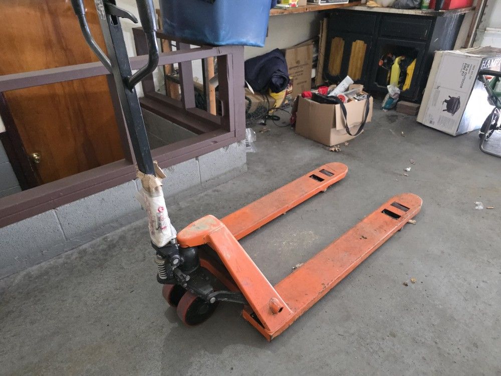 Used Full Size Pallet Jack