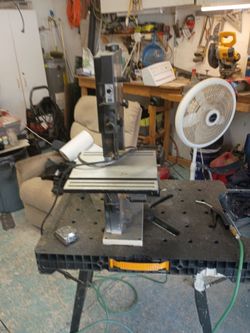 9 inch Central machinery band saw with 2 extra blades