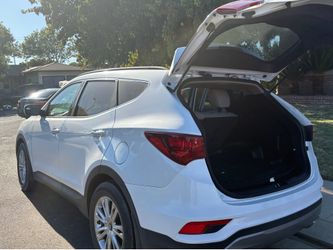Hyundai 2018 santa fe white
