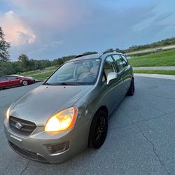 For Sale: 2009 Kia Rondo – 145,000 miles