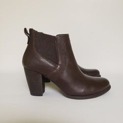 UGG Leather Boots (size 8)
