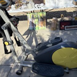 🏋️‍♂️ For Sale: Elliptical Machine!🏋️‍♀️