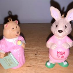 (2) Hallmark Mom To Be Christmas Ornaments Rabbit 1990 Bear 1995.
This Is Dold As A Set Of (2) Hallmark Mom To Be Christmas Ornaments