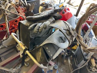 Motorcycle leather saddle bags in great condition. Text me for more pics.