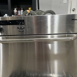 Miele DG 155 built-in steam oven