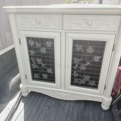 Beautiful wooden wine rack in perfect condition.