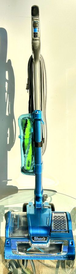 SHARK VACUUM CLEANER