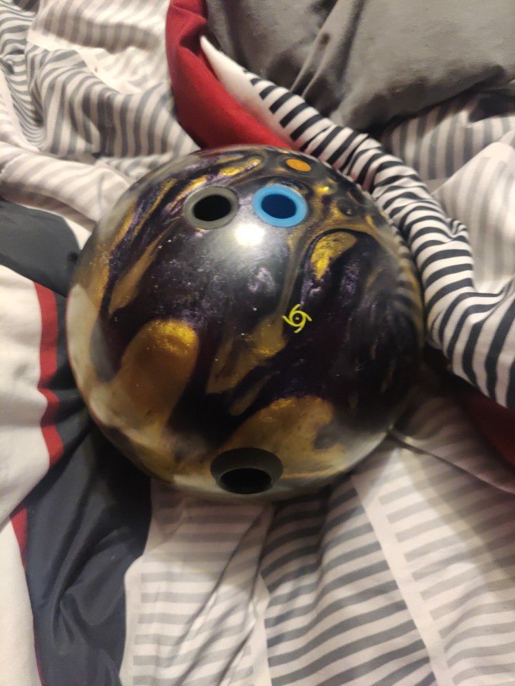 USED Storm  Tropical Surge Bowling Ball 