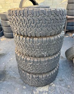 35x12.50r20 Bfgoodrich ko2 tires en excelentes condiciones de vida las 4