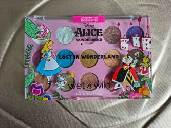 Wet n wild Alice  in wonderland pallet