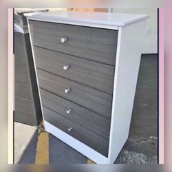 5 drawers dresser/ Five drawers dresser
