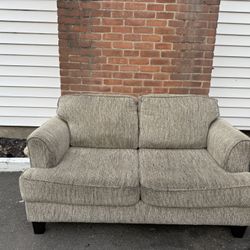 Johnson Love Seat In Soprano