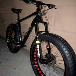 26"x4.0. GRAVITY  FAT TIRES MENS MOUNTAIN BIKE. (XL).22.5". Aluminum,. EXCELLLENT CONDITION WITH FRESHLY TUNE UP 👌🏼