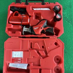 Milwaukee Lithium-Ion (Li-Ion) Battery Included Reciprocating Saws