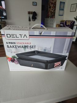 Delta 8-Piece Stackable Bakeware Set