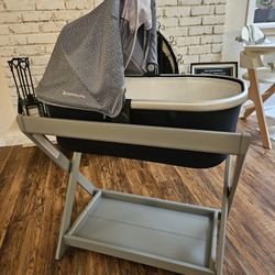 UPPABaby Vista Bassinet and Stand
