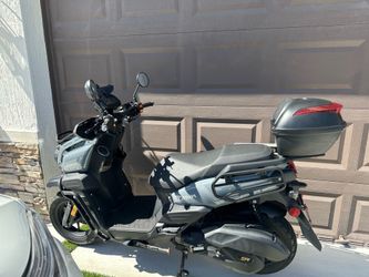 Scooter tank 150 cc pocas millas título limpio se arranca cada dos días precio negociable.