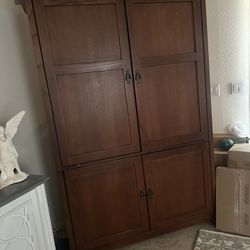 Vintage Tv Stand With Tv. 