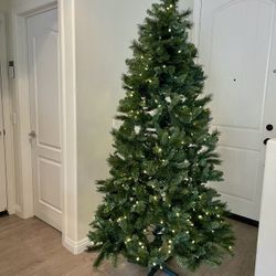 Artificial Pre-Lit Christmas Tree 7.5’