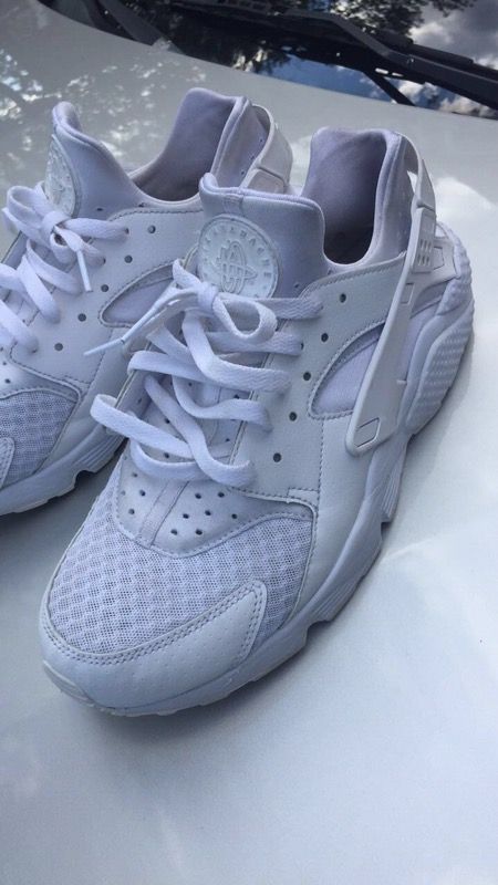 White Harachi Nikes 40$ Need Gone!!