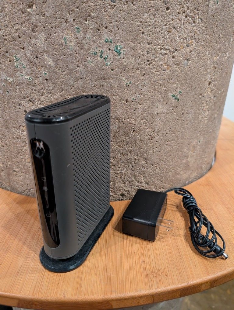 Motorola 8X4 DOCSIS 3.0 Cable Modem - MB7220