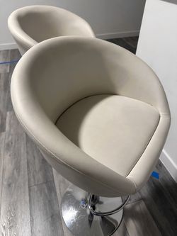 2 Modern Bar Stools – Excellent Condition