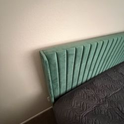 King Platform Bed Frame and 18in Mattress