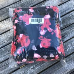 Victoria’s Secret Black Crimson Sherpa Blanket 