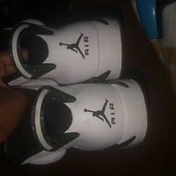 Jordan Retro Reverse Oreo 6s Size 10.5 Jordan 11s Size 8.5