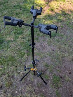 Hercules triple guitar stand