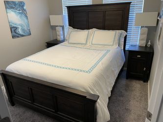 Bassett Furniture Commonwealth Queen Bed Frame & Nightstands