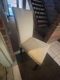 4 cream dining chairs $40