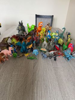 Large Lot of Dinosaur Toys – Various Sizes