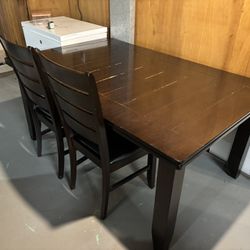 Table With 2 Chairs 