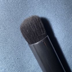 Vasanti Angled Concealer Detailer Brush 402