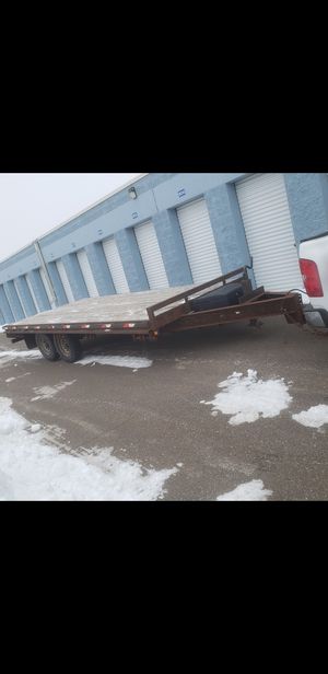 Photo 20 foot deck over trailer