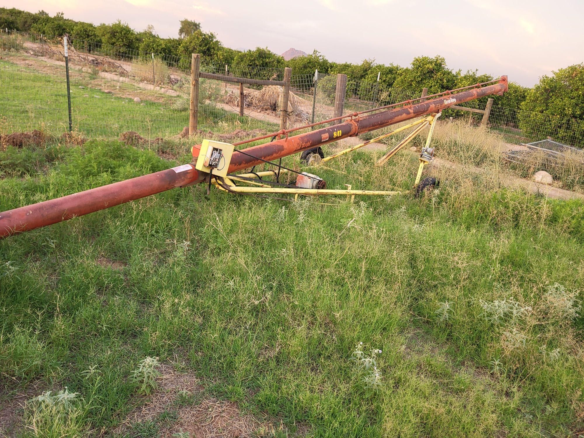 Farm King 841 Auger - Loader