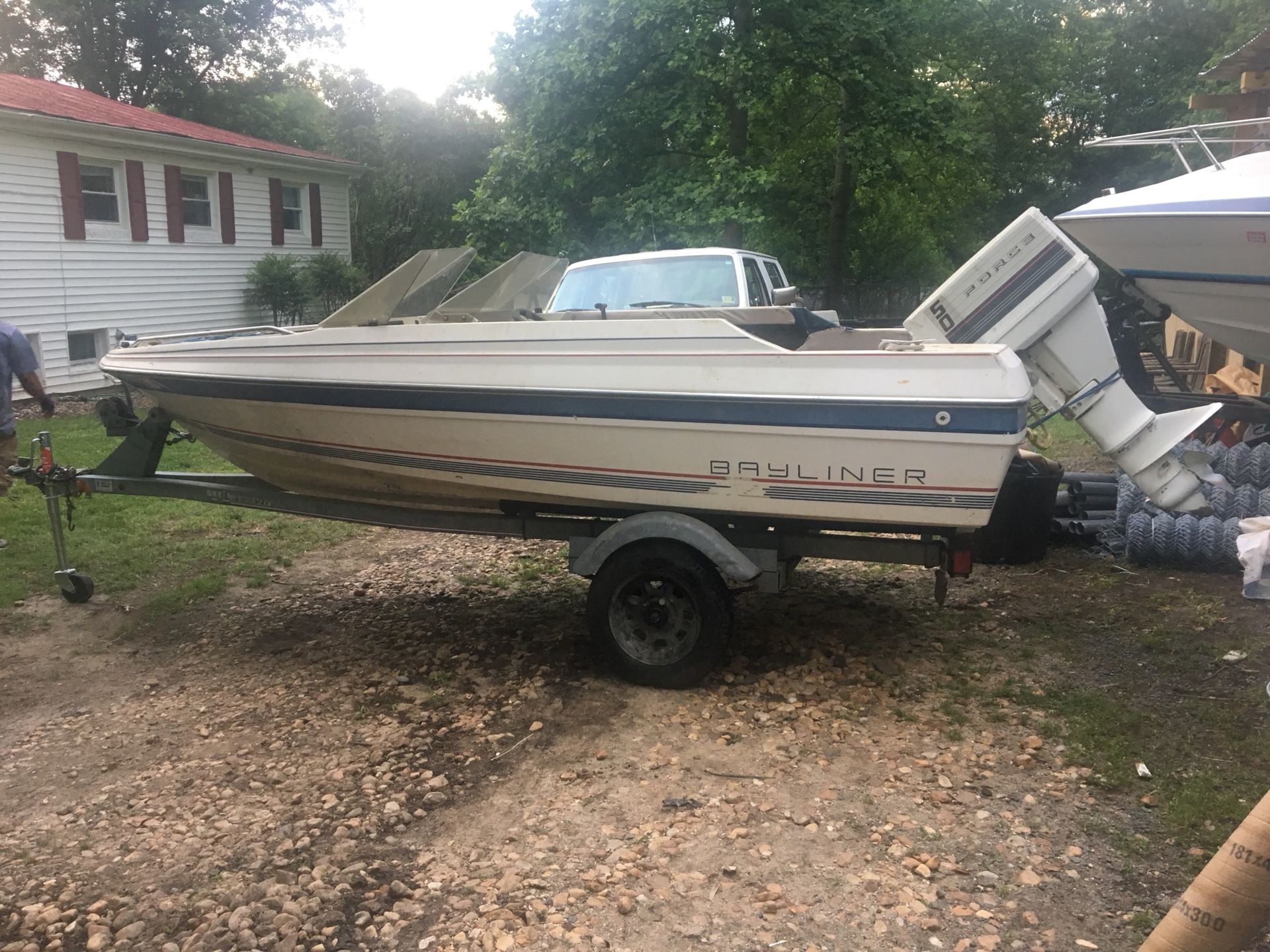 Bayliner 14” feet. US Marine motor 50hp it’s in a good condition but it only have a small electric problem. Serious buyer only.