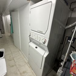 Maytag Stacked Washer dryer Set (gas)