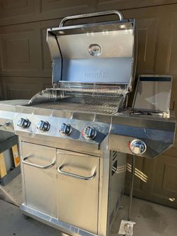 New PROPANE GAS BBQ GRILL PLEASE CHECK PHOTOS SMALL DAMAGE SHELF